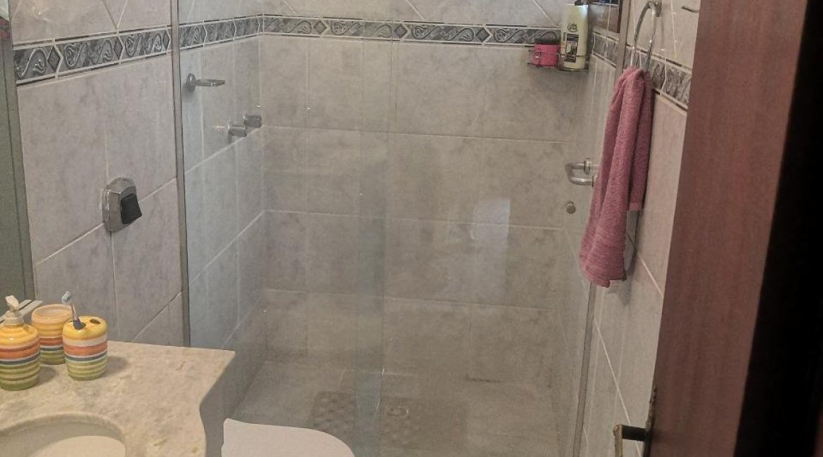 Casa em Condomínio à venda com 190m², 3 dormitórios, 1 suíte, 2 vagas, no bairro Ipanema em Porto Alegre