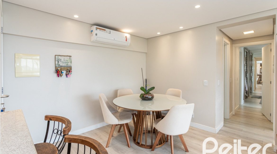 Apartamento à venda com 70m², 2 dormitórios, 1 suíte, 2 vagas, no bairro Cristal em Porto Alegre