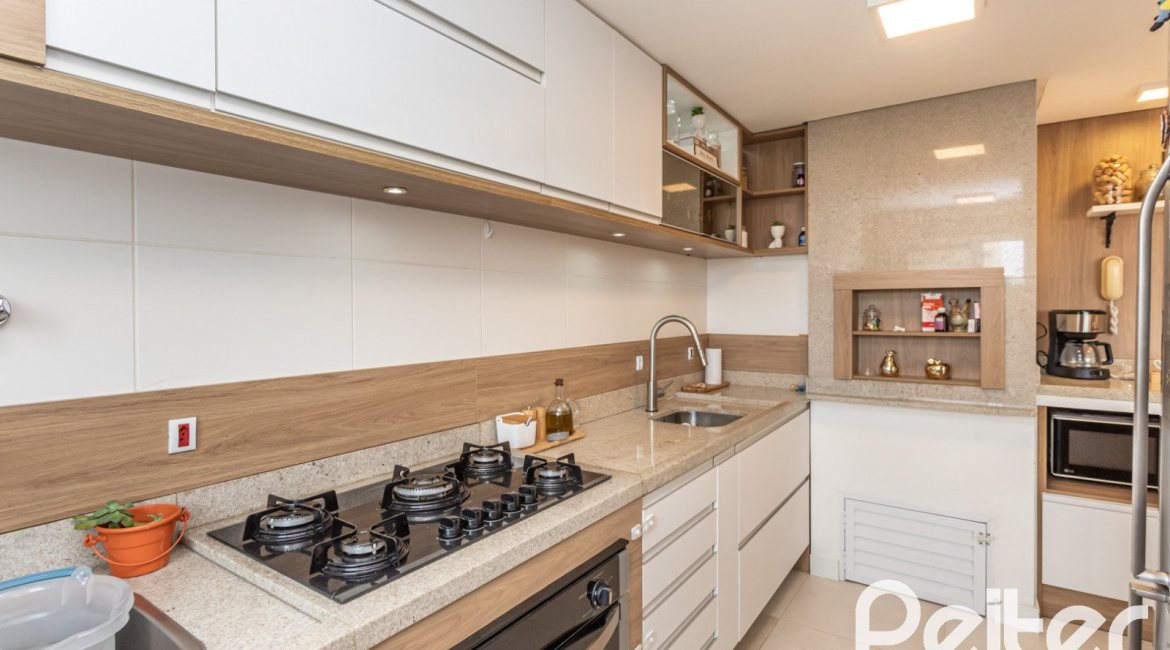 Apartamento à venda com 70m², 2 dormitórios, 1 suíte, 2 vagas, no bairro Cristal em Porto Alegre