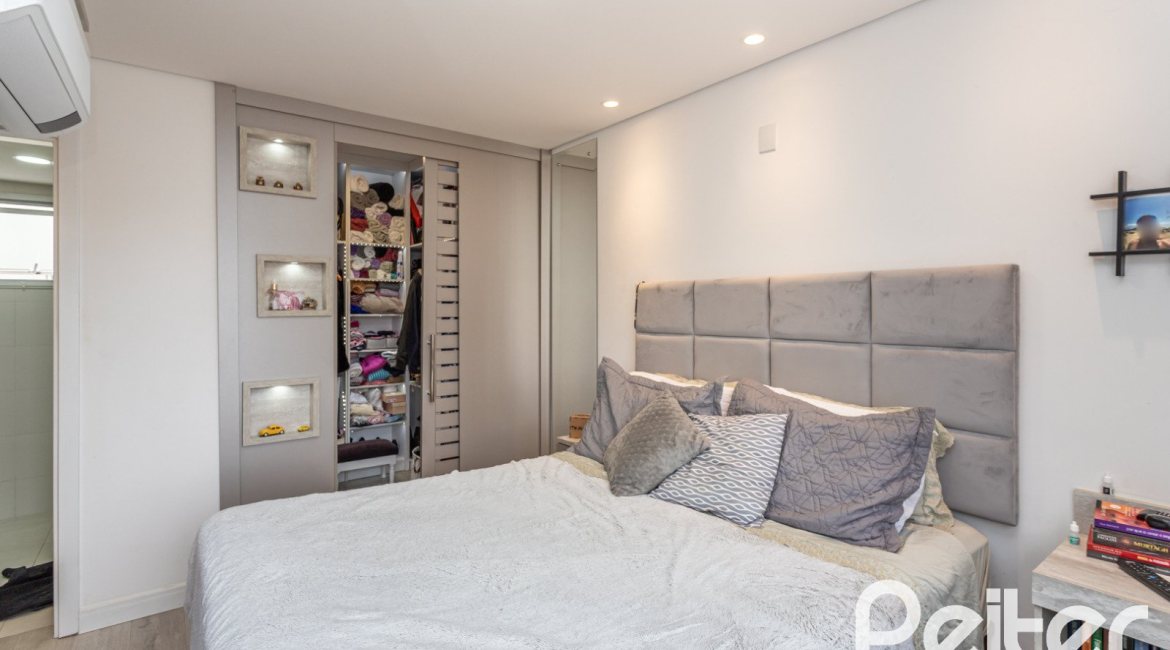 Apartamento à venda com 70m², 2 dormitórios, 1 suíte, 2 vagas, no bairro Cristal em Porto Alegre