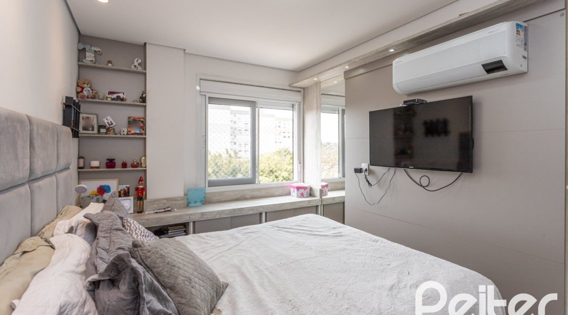 Apartamento à venda com 70m², 2 dormitórios, 1 suíte, 2 vagas, no bairro Cristal em Porto Alegre