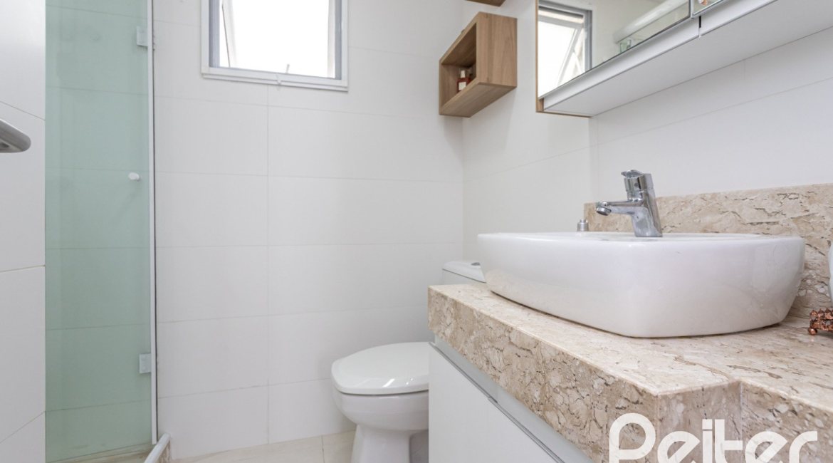 Apartamento à venda com 70m², 2 dormitórios, 1 suíte, 2 vagas, no bairro Cristal em Porto Alegre