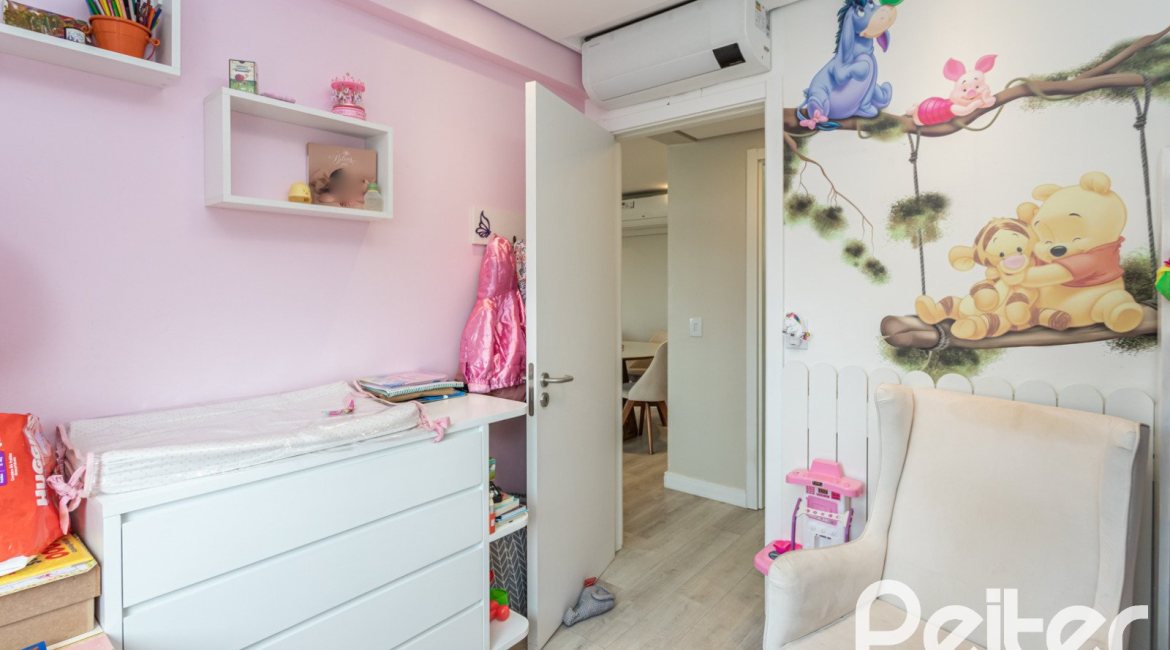 Apartamento à venda com 70m², 2 dormitórios, 1 suíte, 2 vagas, no bairro Cristal em Porto Alegre