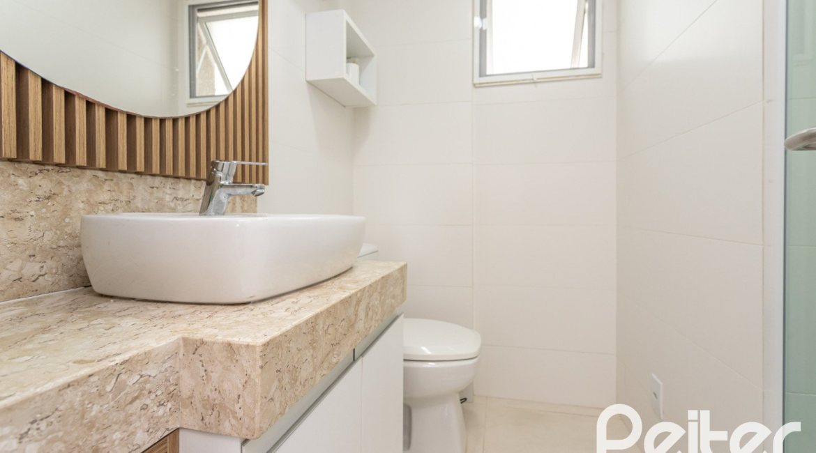 Apartamento à venda com 70m², 2 dormitórios, 1 suíte, 2 vagas, no bairro Cristal em Porto Alegre