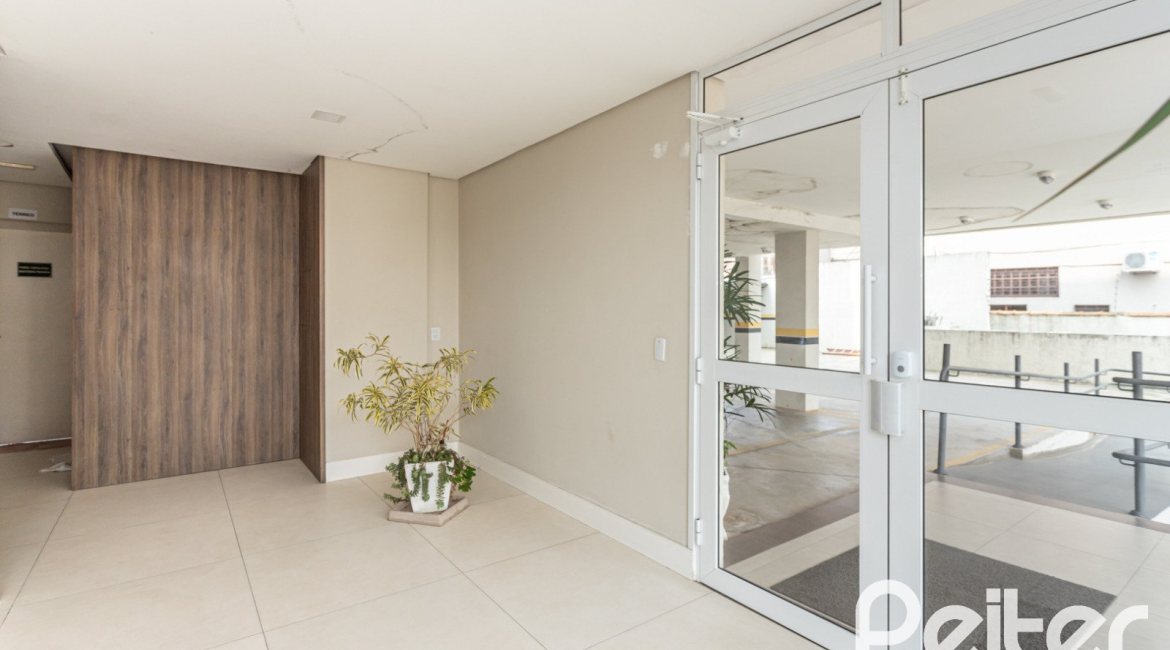 Apartamento à venda com 70m², 2 dormitórios, 1 suíte, 2 vagas, no bairro Cristal em Porto Alegre