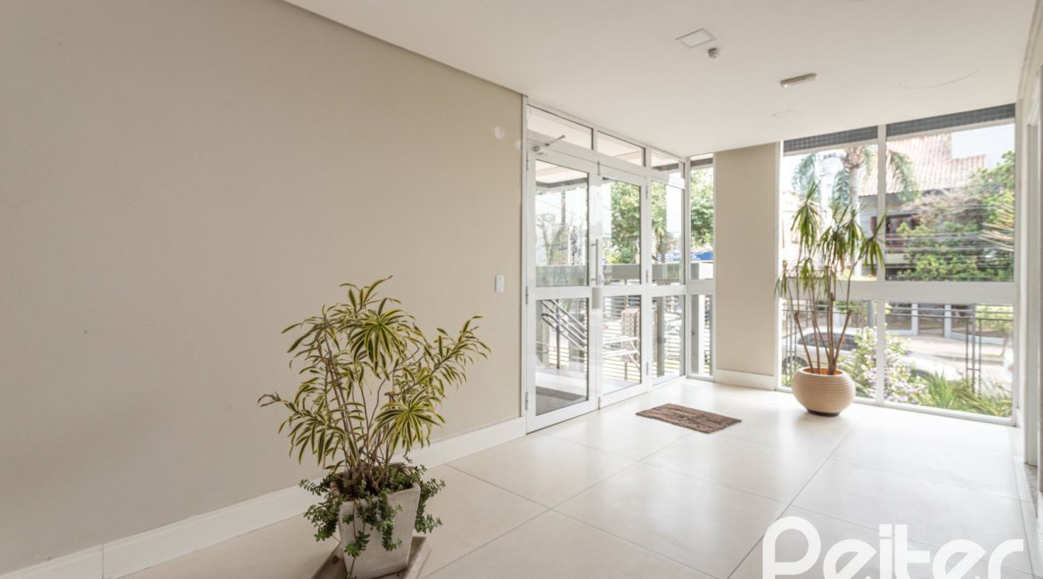 Apartamento à venda com 70m², 2 dormitórios, 1 suíte, 2 vagas, no bairro Cristal em Porto Alegre