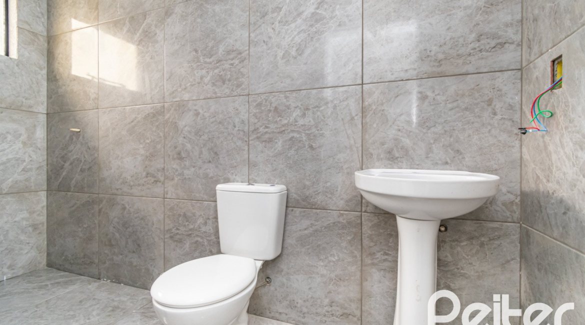 Casa à venda com 484m², 3 dormitórios, 2 suítes, 4 vagas, no bairro Tristeza em Porto Alegre