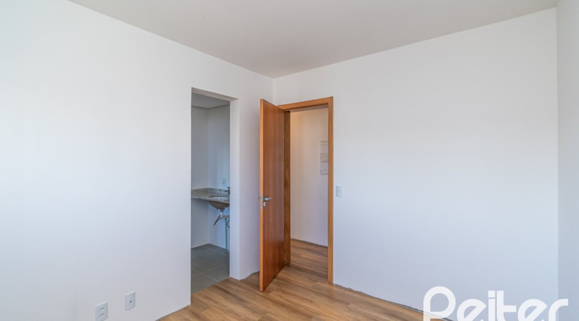 Apartamento à venda com 103m², 3 dormitórios, 1 suíte, 2 vagas, no bairro Tristeza em PORTO ALEGRE