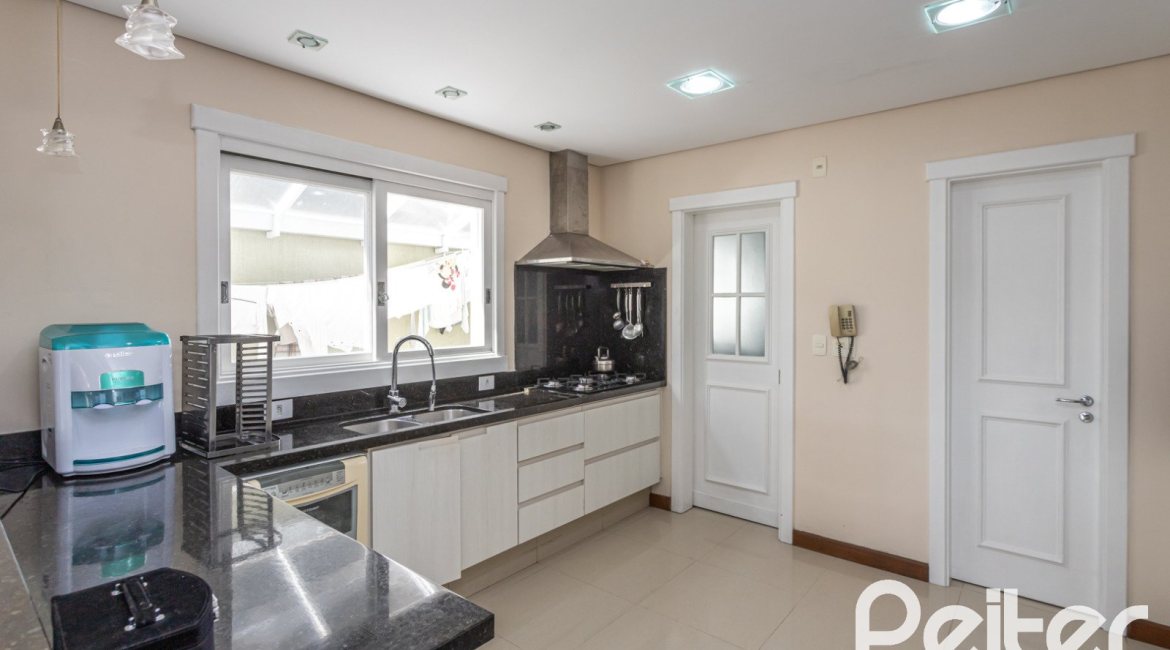 Casa em Condomínio à venda com 386m², 4 dormitórios, 4 suítes, 4 vagas, no bairro Terra Ville em PORTO ALEGRE