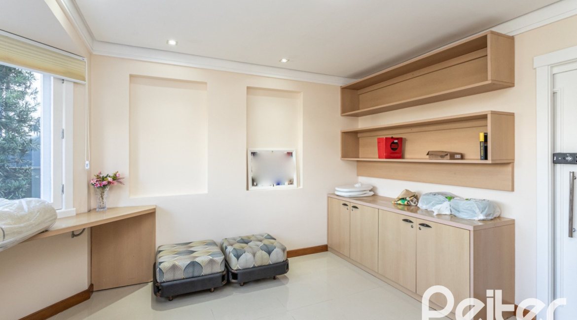 Casa em Condomínio à venda com 386m², 4 dormitórios, 4 suítes, 4 vagas, no bairro Terra Ville em PORTO ALEGRE