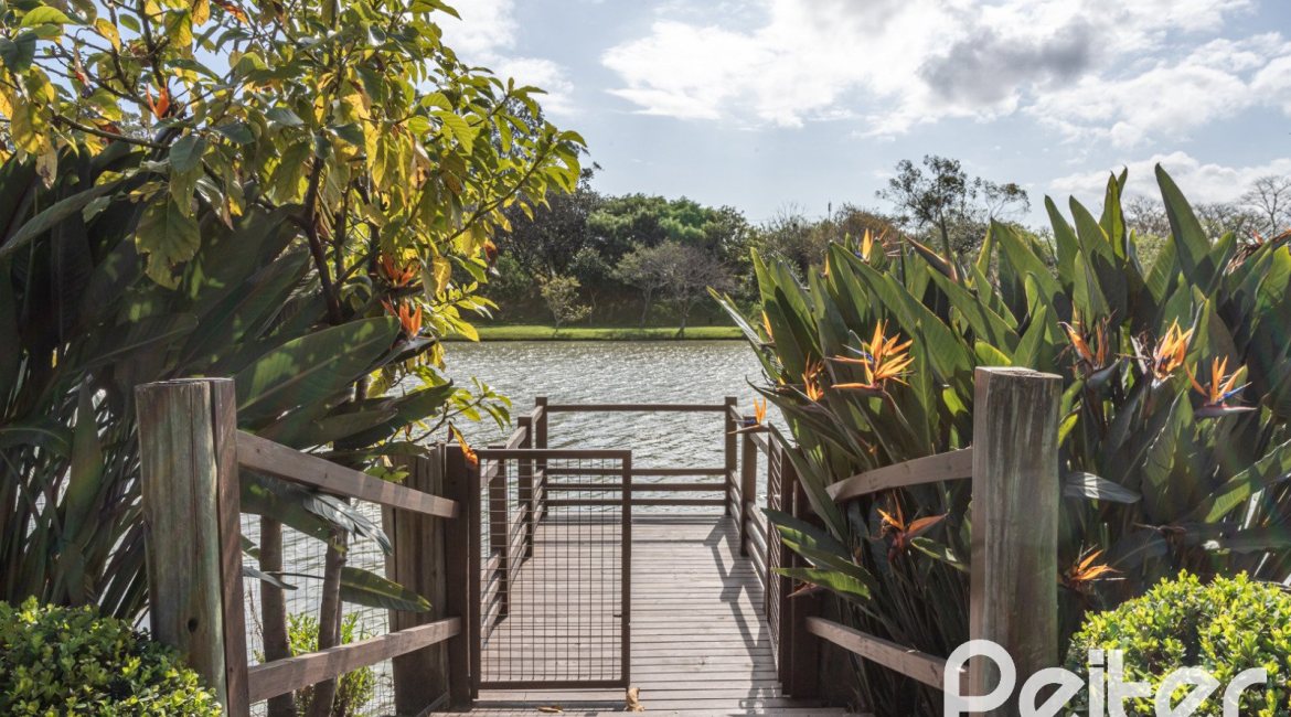 Casa em Condomínio à venda com 386m², 4 dormitórios, 4 suítes, 4 vagas, no bairro Terra Ville em PORTO ALEGRE