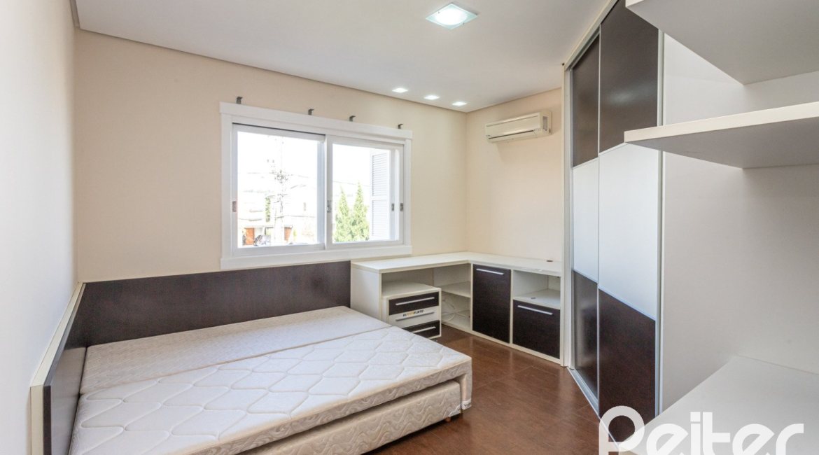 Casa em Condomínio à venda com 386m², 4 dormitórios, 4 suítes, 4 vagas, no bairro Terra Ville em PORTO ALEGRE