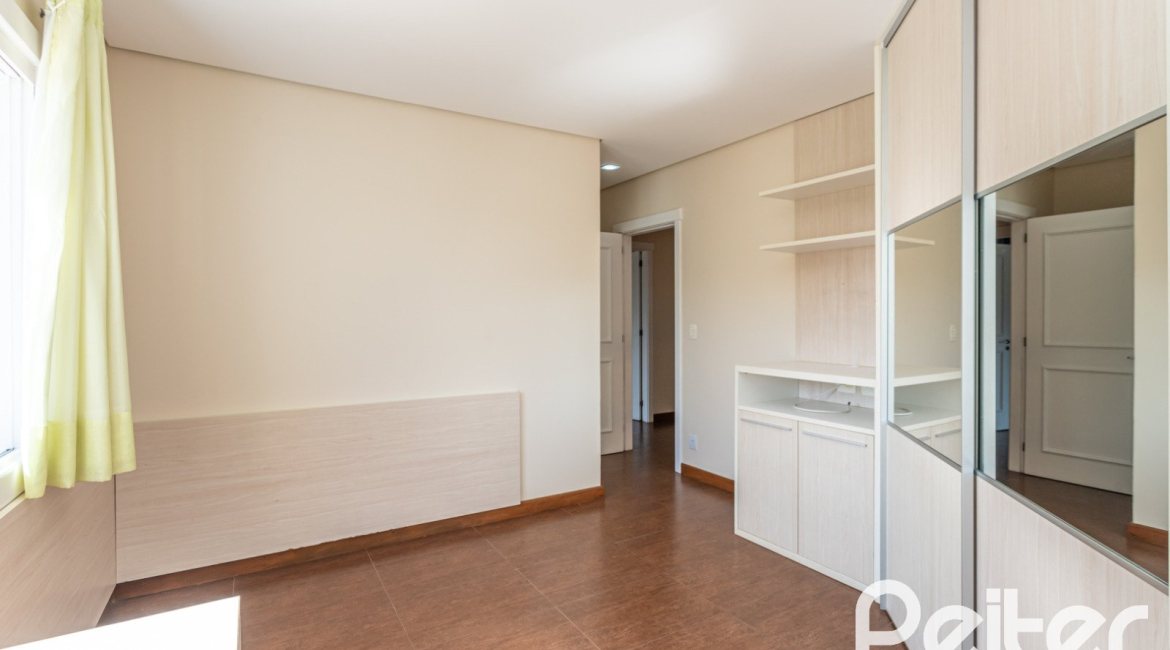 Casa em Condomínio à venda com 386m², 4 dormitórios, 4 suítes, 4 vagas, no bairro Terra Ville em PORTO ALEGRE