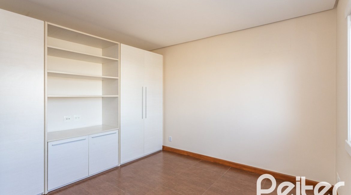 Casa em Condomínio à venda com 386m², 4 dormitórios, 4 suítes, 4 vagas, no bairro Terra Ville em PORTO ALEGRE