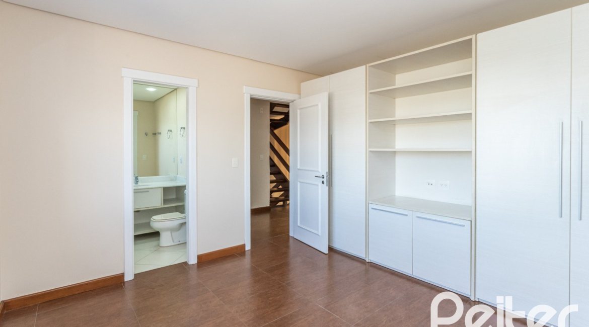 Casa em Condomínio à venda com 386m², 4 dormitórios, 4 suítes, 4 vagas, no bairro Terra Ville em PORTO ALEGRE