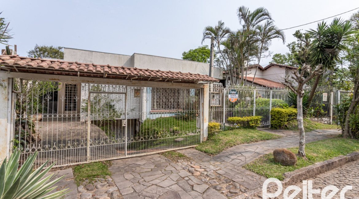 Casa à venda com 400m², 3 dormitórios, 1 suíte, 5 vagas, no bairro Vila Assunção em Porto Alegre
