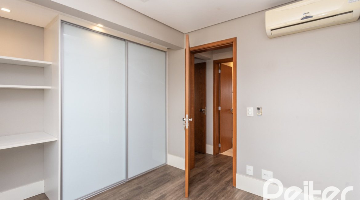 Apartamento à venda com 91m², 3 dormitórios, 1 suíte, 2 vagas, no bairro Tristeza em PORTO ALEGRE