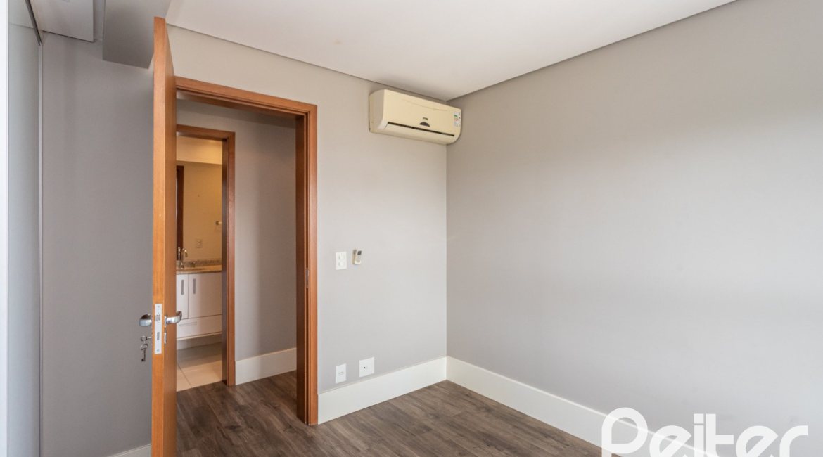 Apartamento à venda com 91m², 3 dormitórios, 1 suíte, 2 vagas, no bairro Tristeza em PORTO ALEGRE