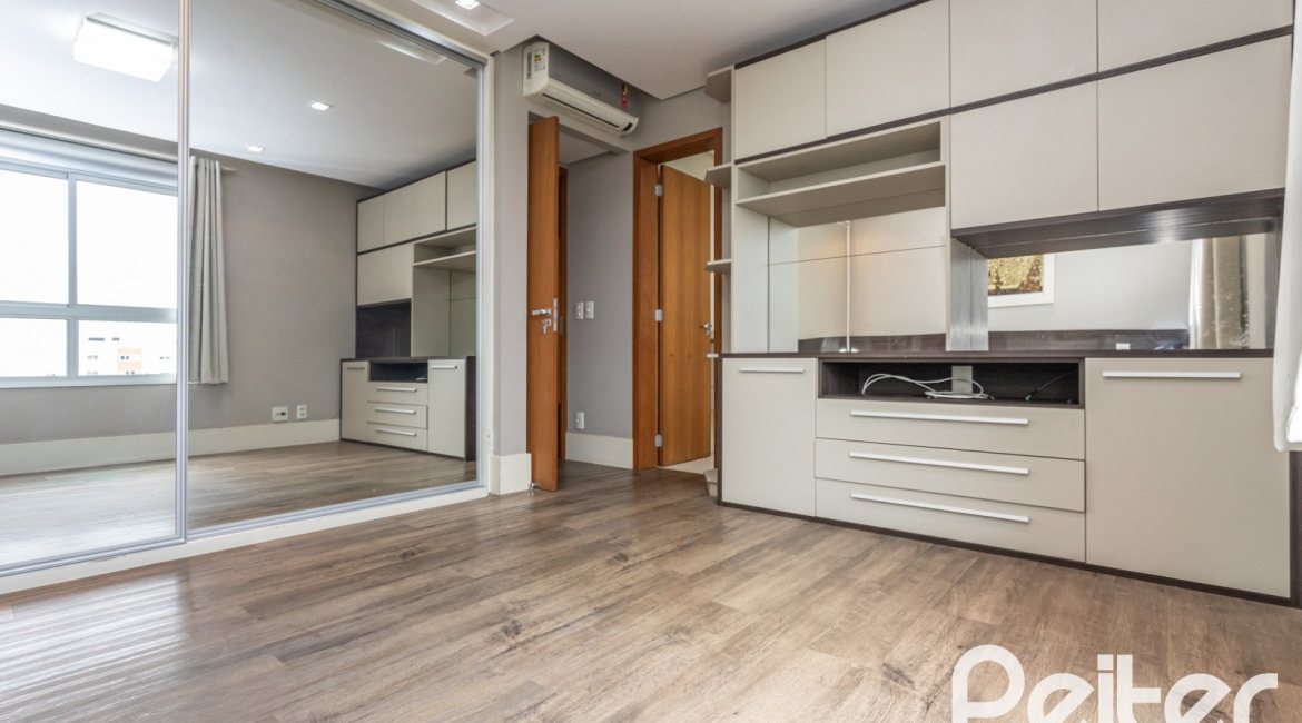 Apartamento à venda com 91m², 3 dormitórios, 1 suíte, 2 vagas, no bairro Tristeza em PORTO ALEGRE