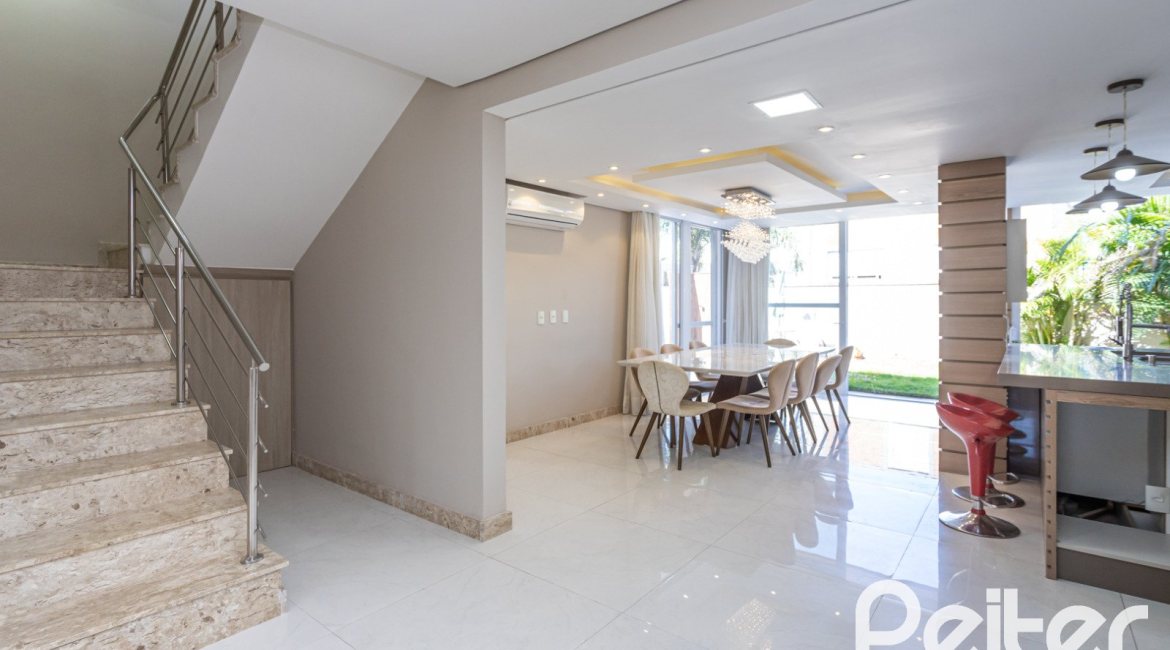 Casa em Condomínio à venda com 312m², 4 dormitórios, 4 suítes, 4 vagas, no bairro Hipica em PORTO ALEGRE