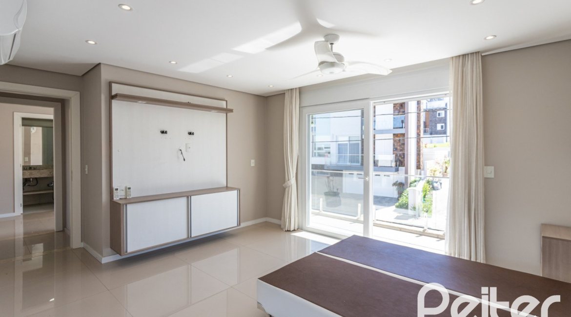 Casa em Condomínio à venda com 312m², 4 dormitórios, 4 suítes, 4 vagas, no bairro Hipica em PORTO ALEGRE