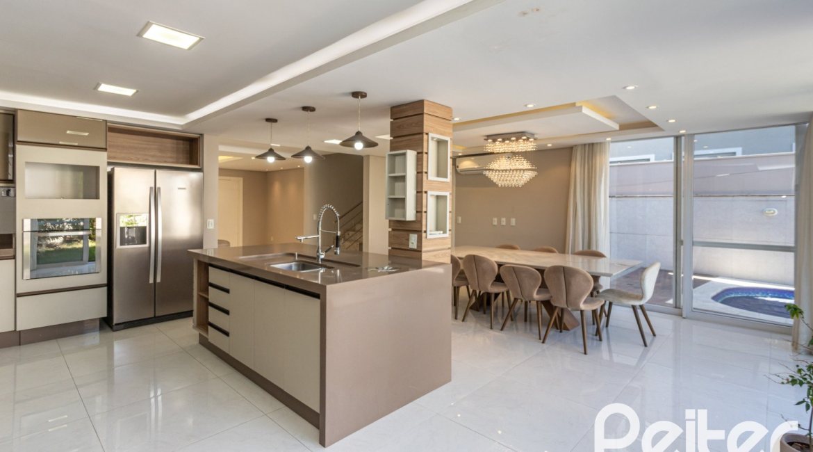 Casa em Condomínio à venda com 312m², 4 dormitórios, 4 suítes, 4 vagas, no bairro Hipica em PORTO ALEGRE