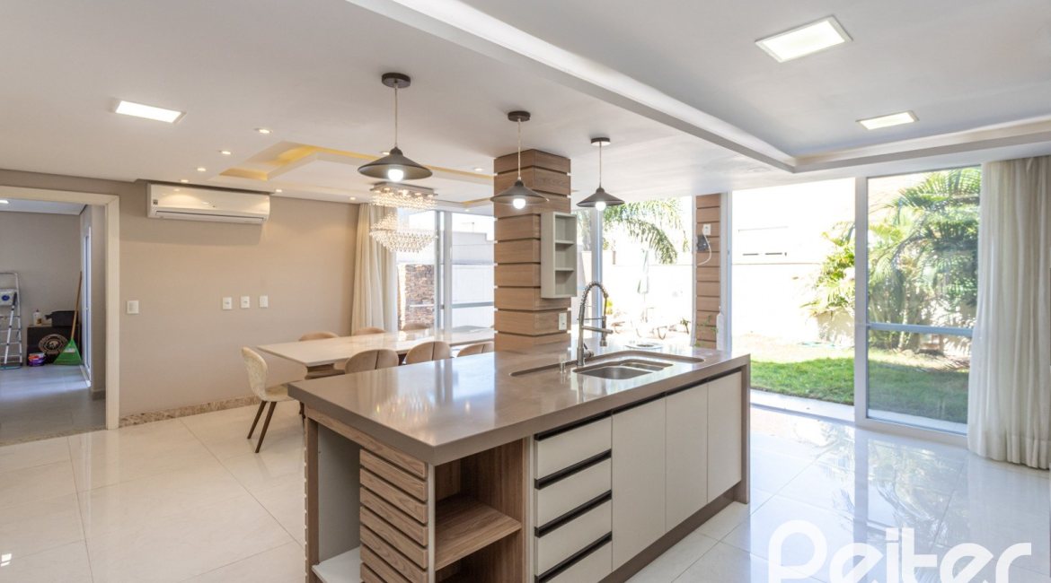 Casa em Condomínio à venda com 312m², 4 dormitórios, 4 suítes, 4 vagas, no bairro Hipica em PORTO ALEGRE