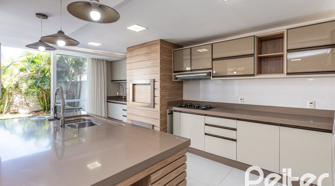 Casa em Condomínio à venda com 312m², 4 dormitórios, 4 suítes, 4 vagas, no bairro Hipica em PORTO ALEGRE