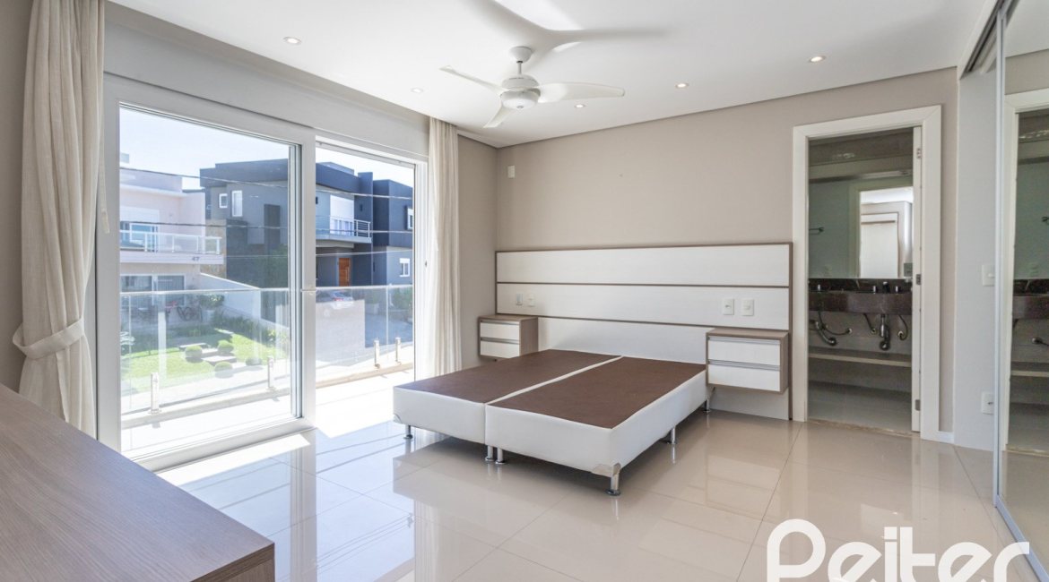 Casa em Condomínio à venda com 312m², 4 dormitórios, 4 suítes, 4 vagas, no bairro Hipica em PORTO ALEGRE