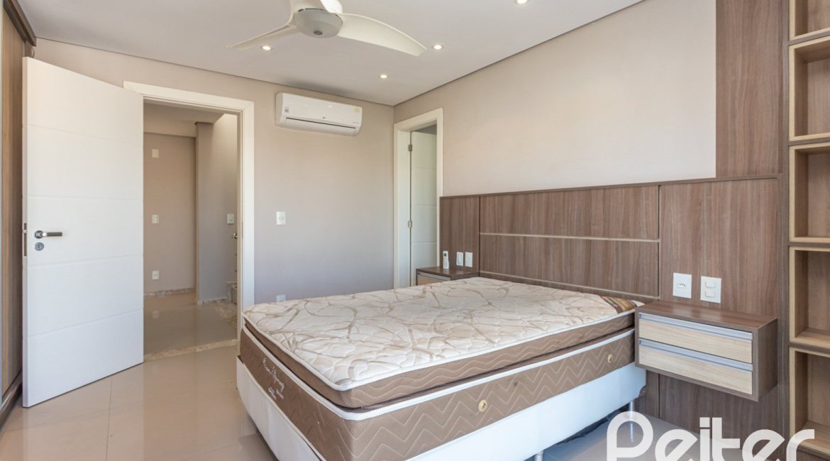 Casa em Condomínio à venda com 312m², 4 dormitórios, 4 suítes, 4 vagas, no bairro Hipica em PORTO ALEGRE