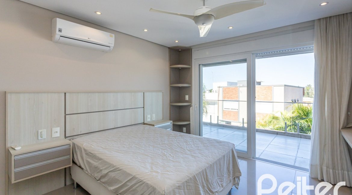Casa em Condomínio à venda com 312m², 4 dormitórios, 4 suítes, 4 vagas, no bairro Hipica em PORTO ALEGRE
