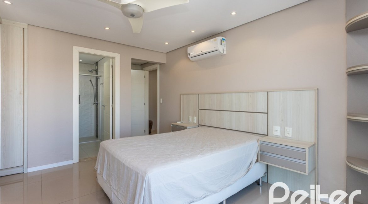 Casa em Condomínio à venda com 312m², 4 dormitórios, 4 suítes, 4 vagas, no bairro Hipica em PORTO ALEGRE