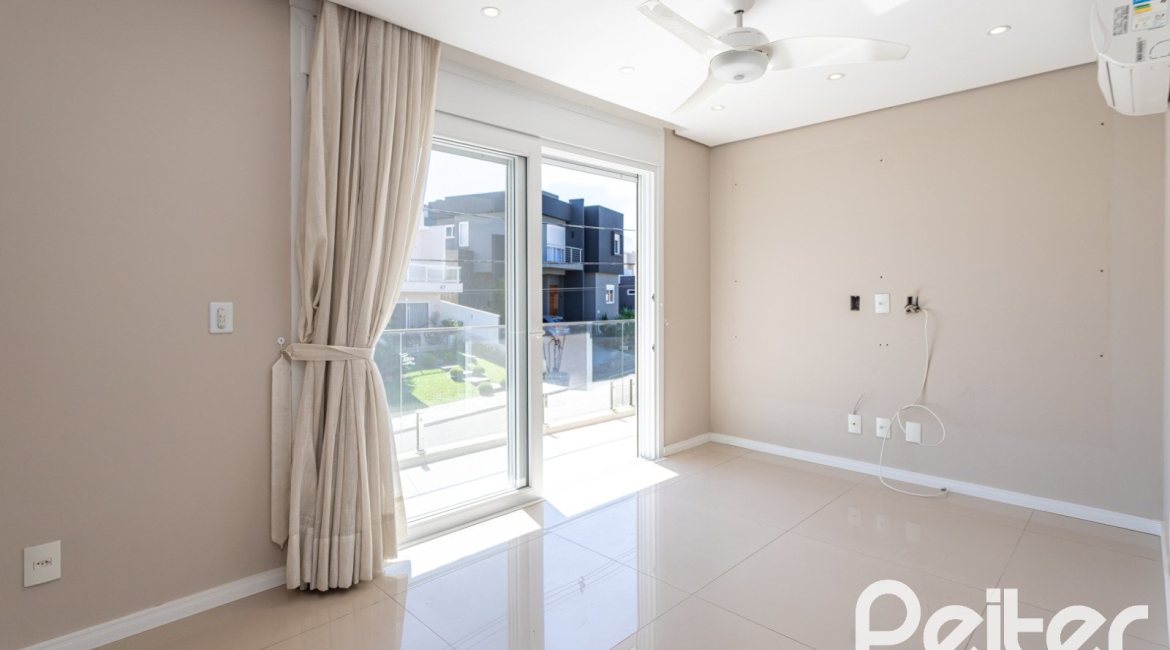 Casa em Condomínio à venda com 312m², 4 dormitórios, 4 suítes, 4 vagas, no bairro Hipica em PORTO ALEGRE