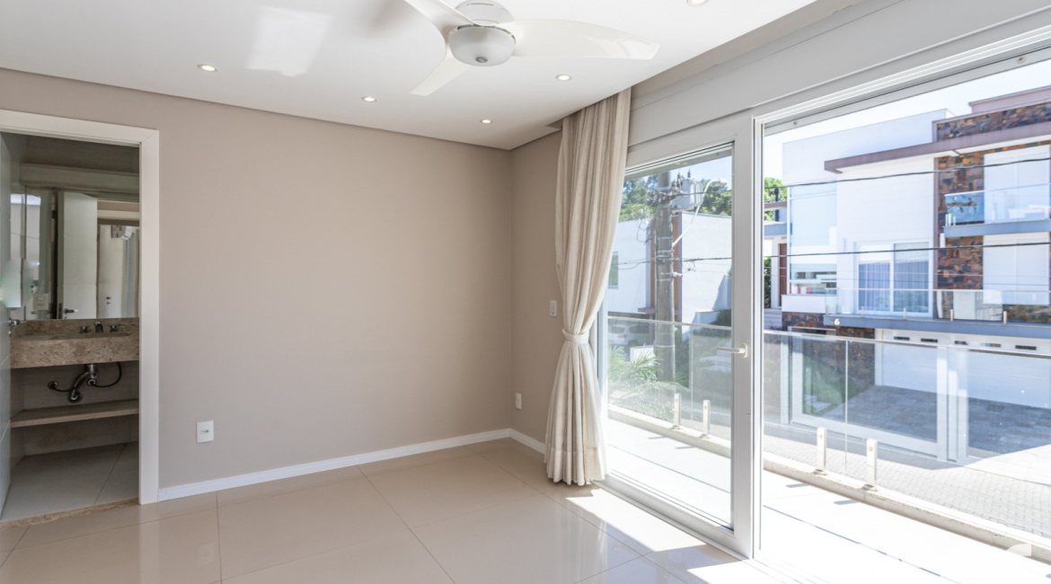 Casa em Condomínio à venda com 312m², 4 dormitórios, 4 suítes, 4 vagas, no bairro Hipica em PORTO ALEGRE