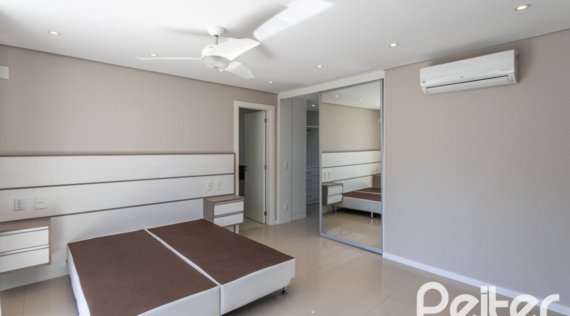 Casa em Condomínio à venda com 312m², 4 dormitórios, 4 suítes, 4 vagas, no bairro Hipica em PORTO ALEGRE