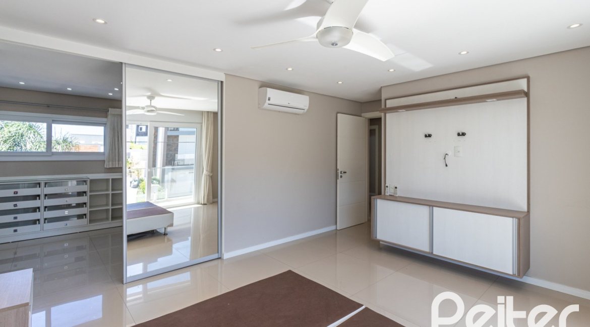 Casa em Condomínio à venda com 312m², 4 dormitórios, 4 suítes, 4 vagas, no bairro Hipica em PORTO ALEGRE