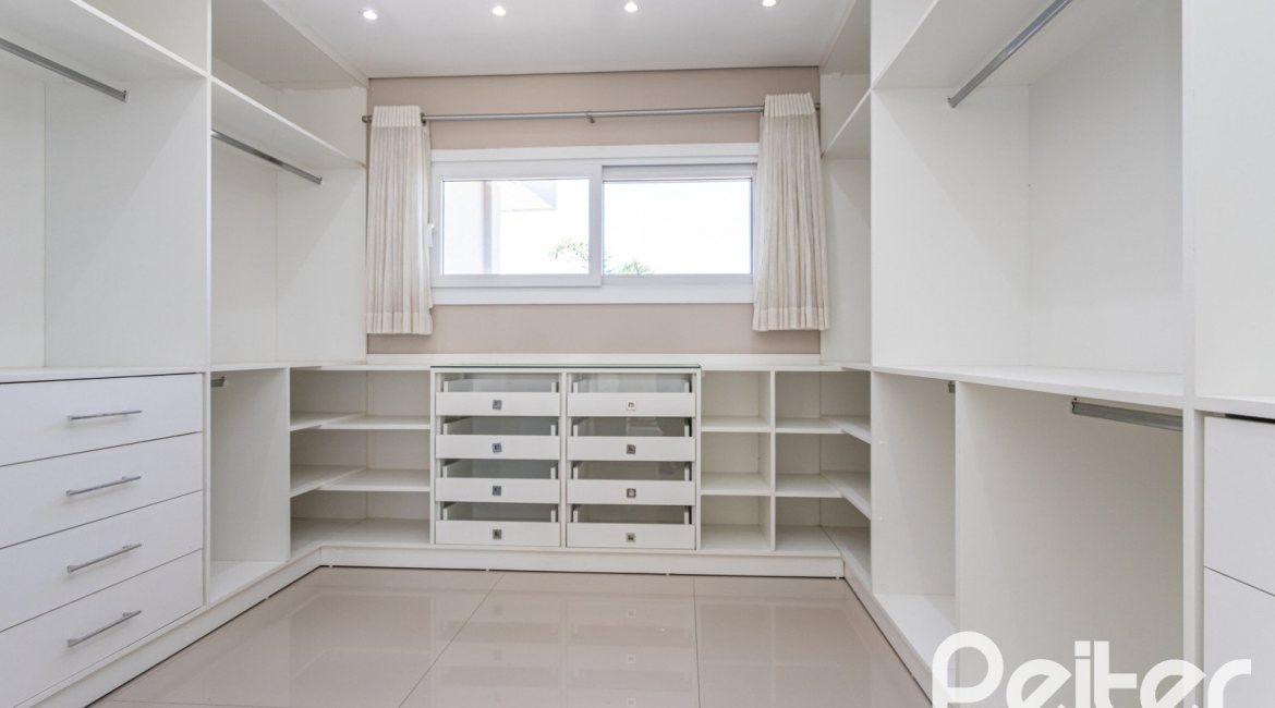 Casa em Condomínio à venda com 312m², 4 dormitórios, 4 suítes, 4 vagas, no bairro Hipica em PORTO ALEGRE
