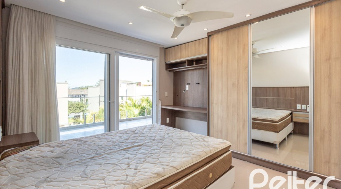 Casa em Condomínio à venda com 312m², 4 dormitórios, 4 suítes, 4 vagas, no bairro Hipica em PORTO ALEGRE