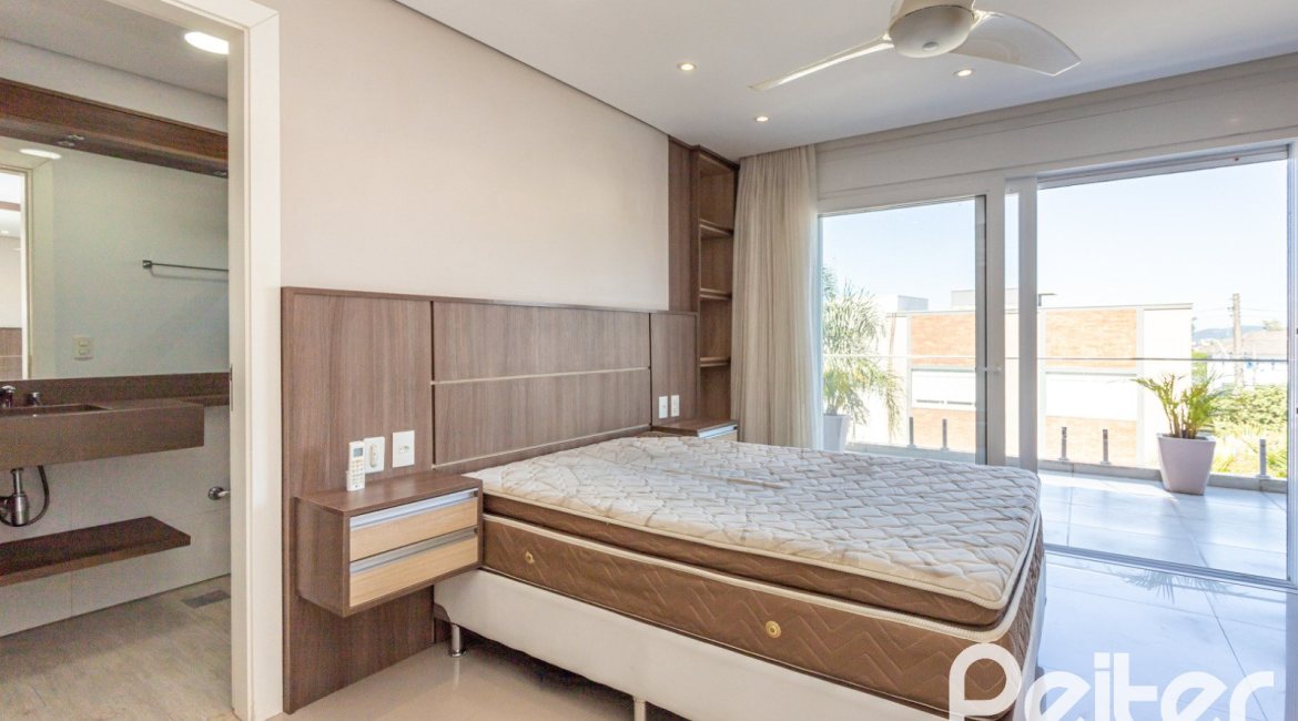 Casa em Condomínio à venda com 312m², 4 dormitórios, 4 suítes, 4 vagas, no bairro Hipica em PORTO ALEGRE