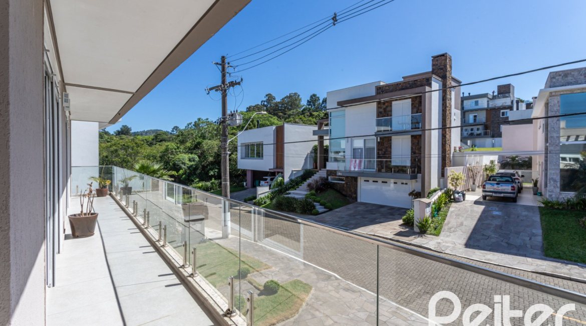 Casa em Condomínio à venda com 312m², 4 dormitórios, 4 suítes, 4 vagas, no bairro Hipica em PORTO ALEGRE