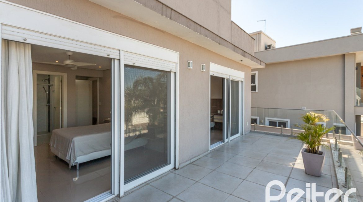 Casa em Condomínio à venda com 312m², 4 dormitórios, 4 suítes, 4 vagas, no bairro Hipica em PORTO ALEGRE