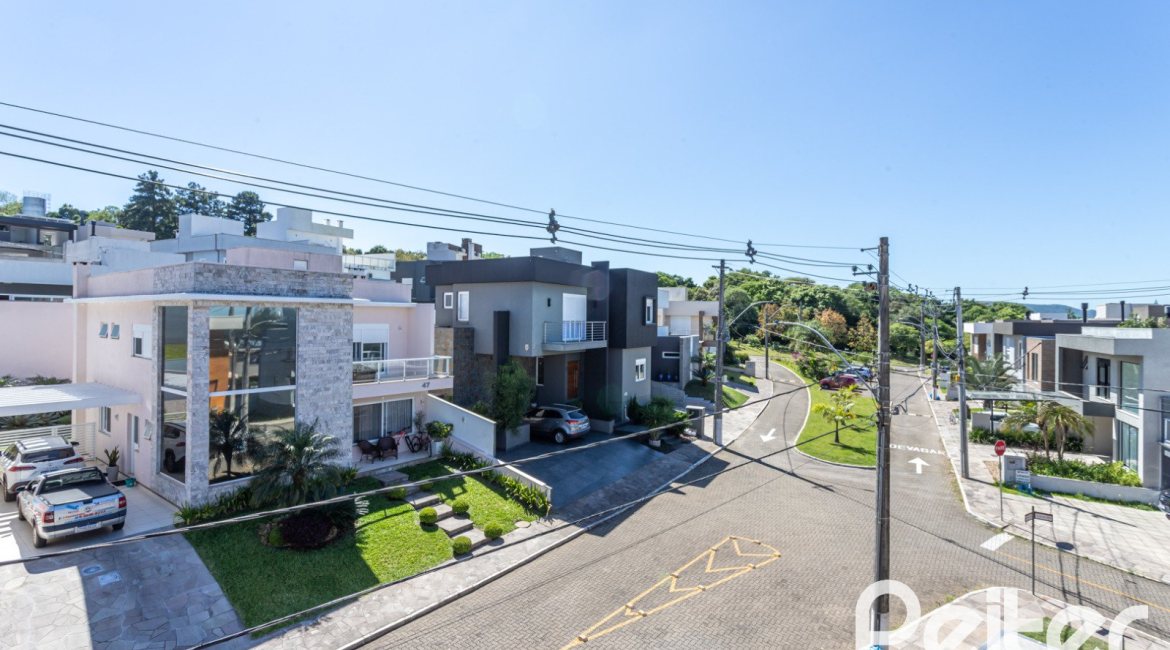 Casa em Condomínio à venda com 312m², 4 dormitórios, 4 suítes, 4 vagas, no bairro Hipica em PORTO ALEGRE