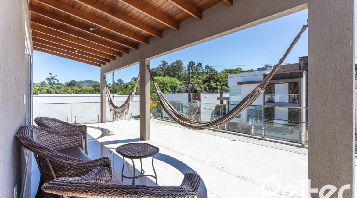 Casa em Condomínio à venda com 312m², 4 dormitórios, 4 suítes, 4 vagas, no bairro Hipica em PORTO ALEGRE