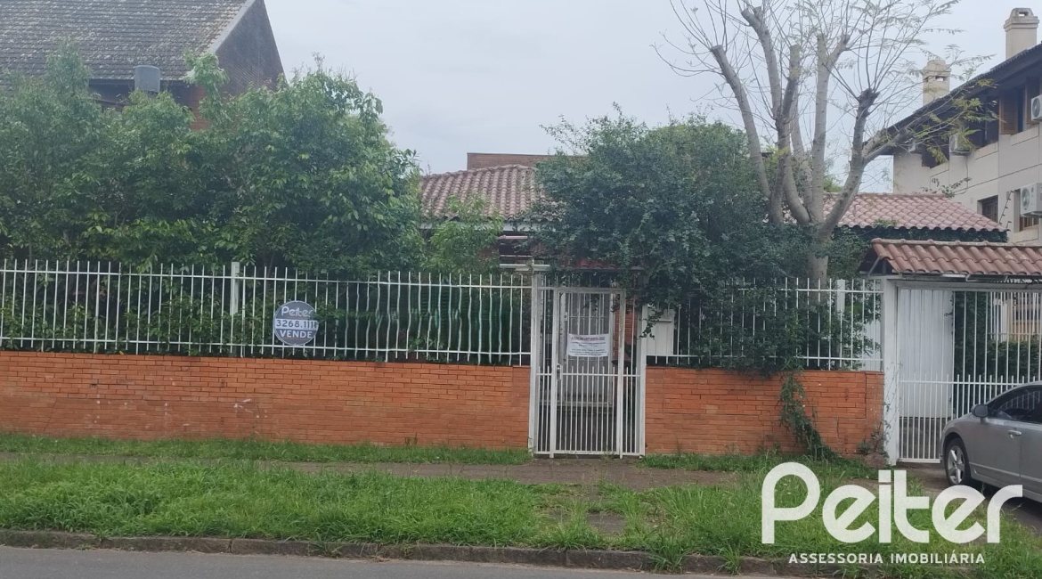 Casa à venda com 378m², 3 dormitórios, 1 suíte, 3 vagas, no bairro Tristeza em Porto Alegre