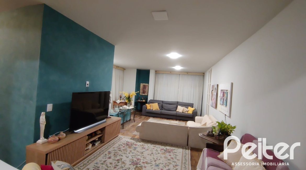 Casa à venda com 239m², 3 dormitórios, 1 suíte, 3 vagas, no bairro Jardim Isabel em Porto Alegre