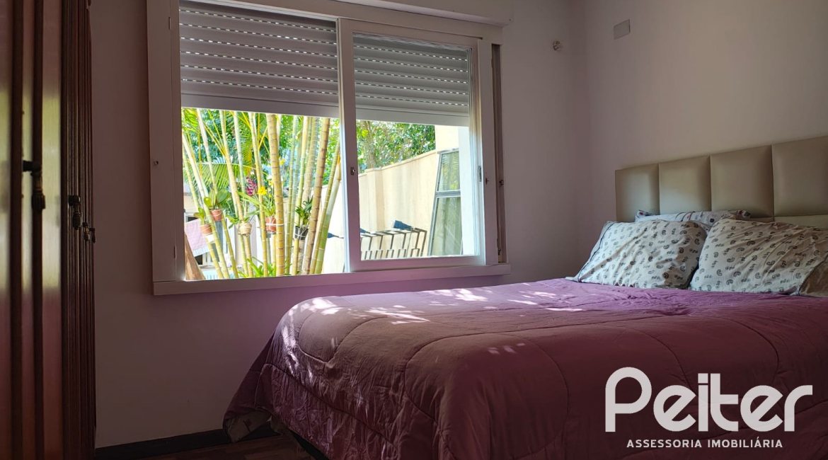 Casa à venda com 239m², 3 dormitórios, 1 suíte, 3 vagas, no bairro Jardim Isabel em Porto Alegre