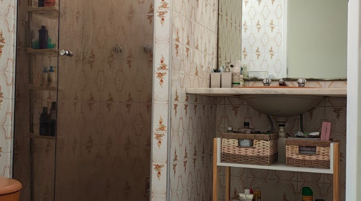 Casa à venda com 239m², 3 dormitórios, 1 suíte, 3 vagas, no bairro Jardim Isabel em Porto Alegre