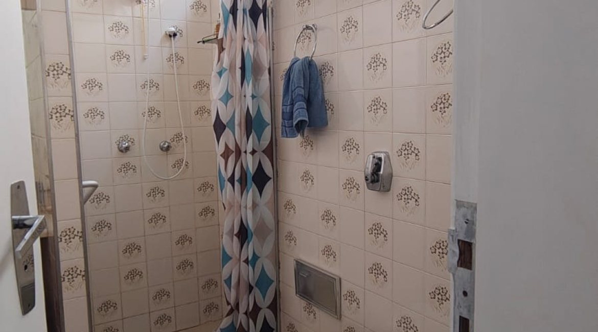 Casa à venda com 239m², 3 dormitórios, 1 suíte, 3 vagas, no bairro Jardim Isabel em Porto Alegre