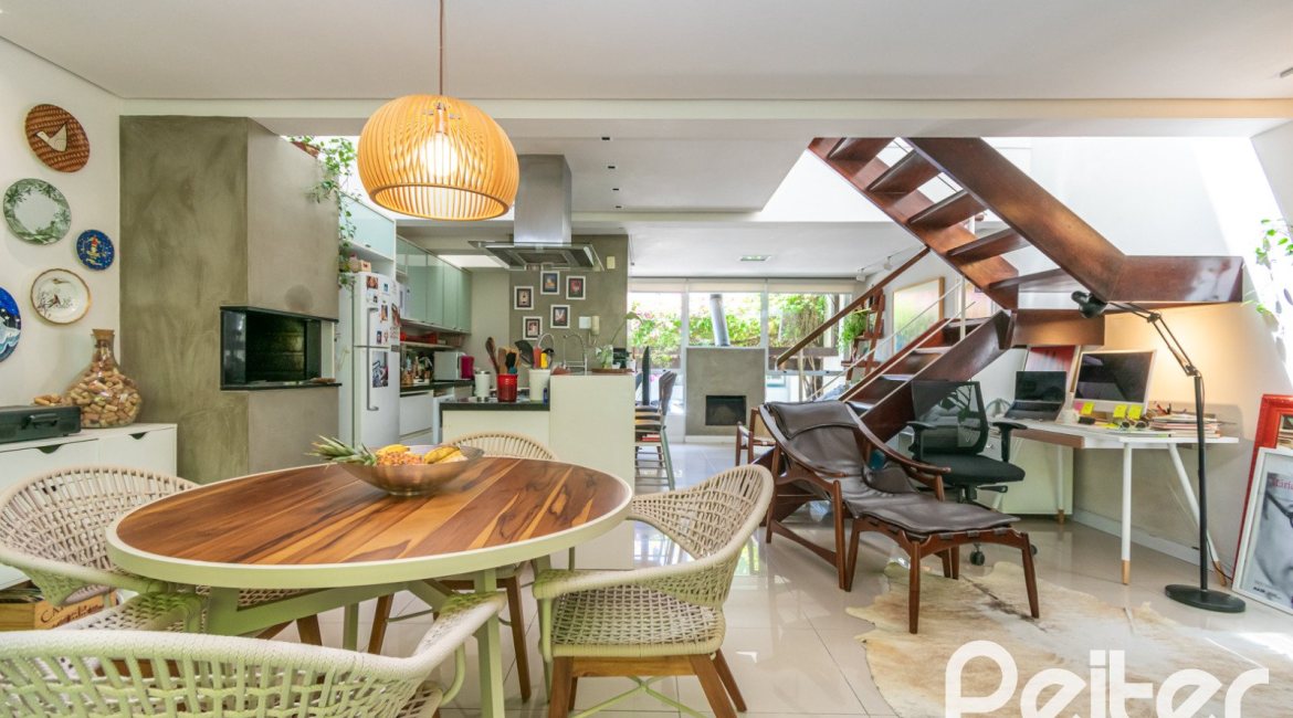 Casa em Condomínio à venda com 167m², 3 dormitórios, 1 suíte, 2 vagas, no bairro Ipanema em PORTO ALEGRE