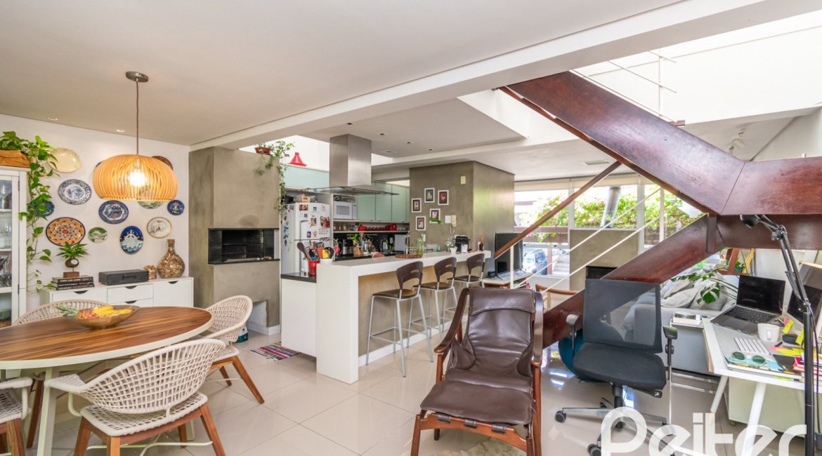 Casa em Condomínio à venda com 167m², 3 dormitórios, 1 suíte, 2 vagas, no bairro Ipanema em PORTO ALEGRE